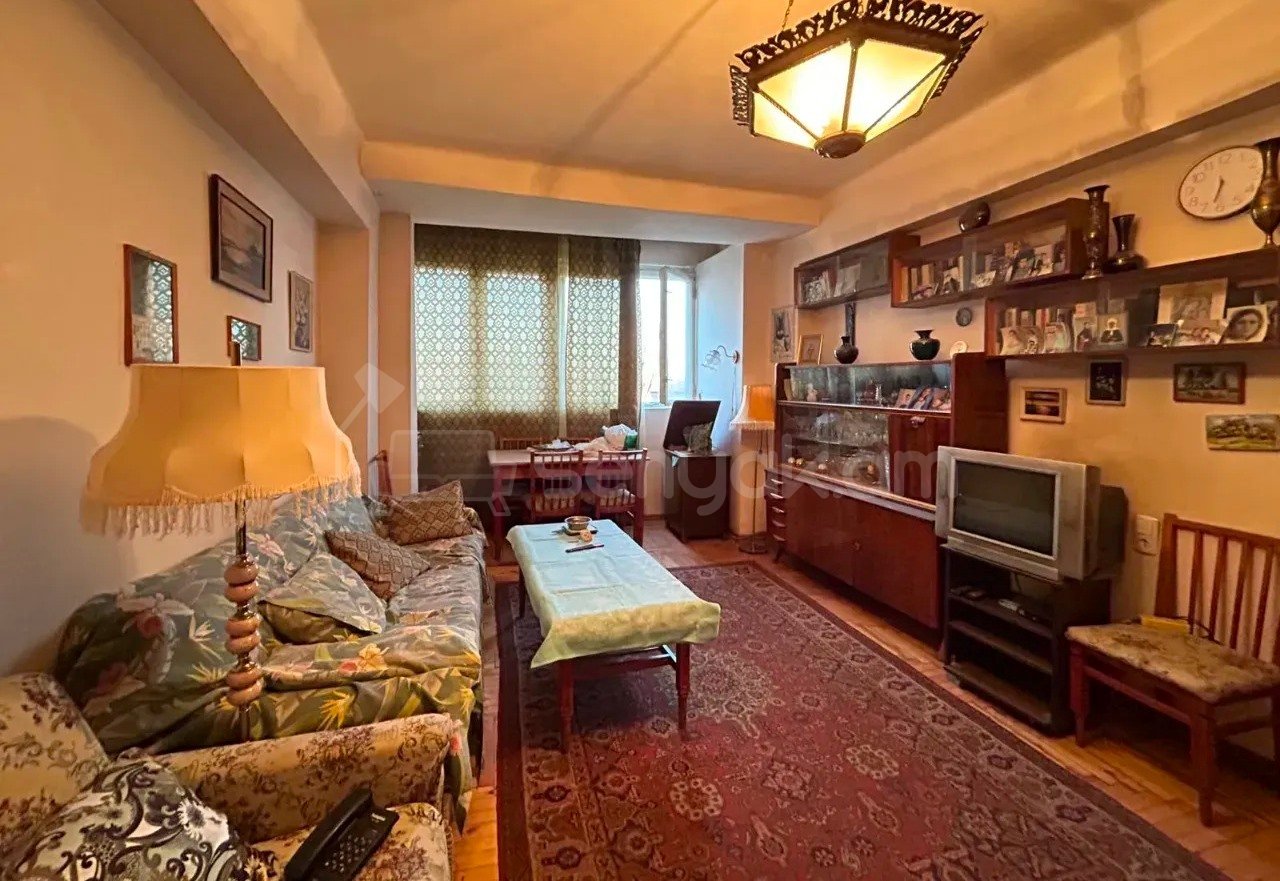 1 Սենյականոց Բնակարան, 42քմ, 6/9 հարկ, Պետական Վիճակում