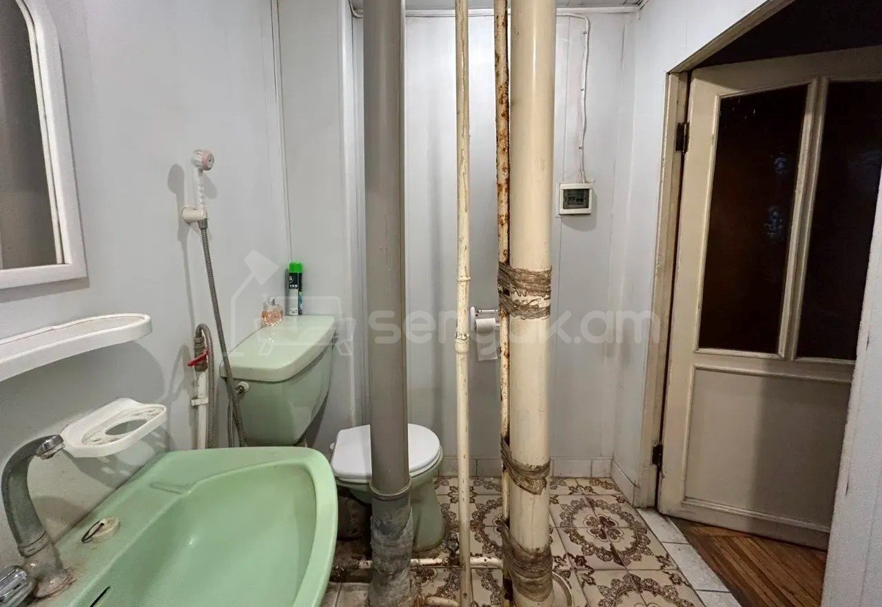 1 Սենյականոց Բնակարան, 42քմ, 6/9 հարկ, Պետական Վիճակում