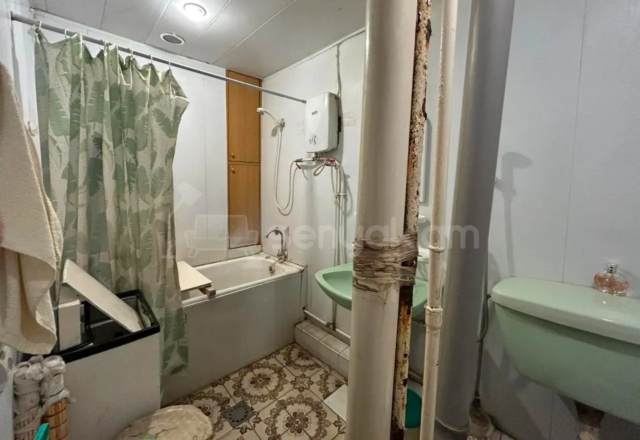 1 Սենյականոց Բնակարան, 42քմ, 6/9 հարկ, Պետական Վիճակում