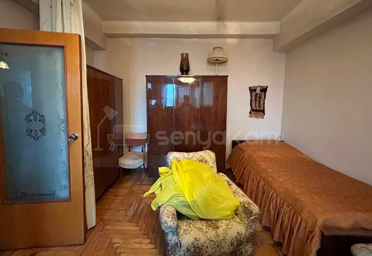 1 Սենյականոց Բնակարան, 42քմ, 6/9 հարկ, Պետական Վիճակում