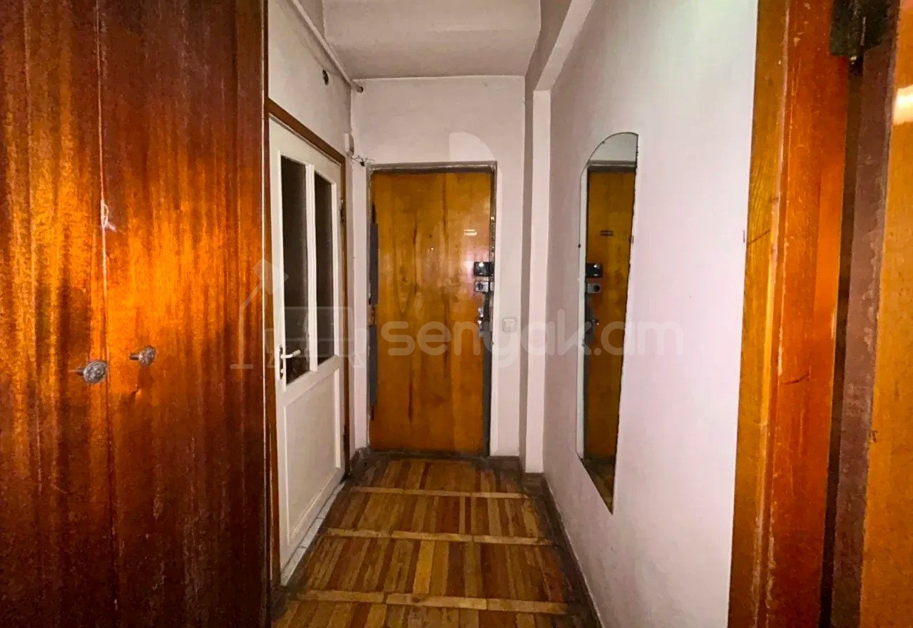 1 Սենյականոց Բնակարան, 42քմ, 6/9 հարկ, Պետական Վիճակում