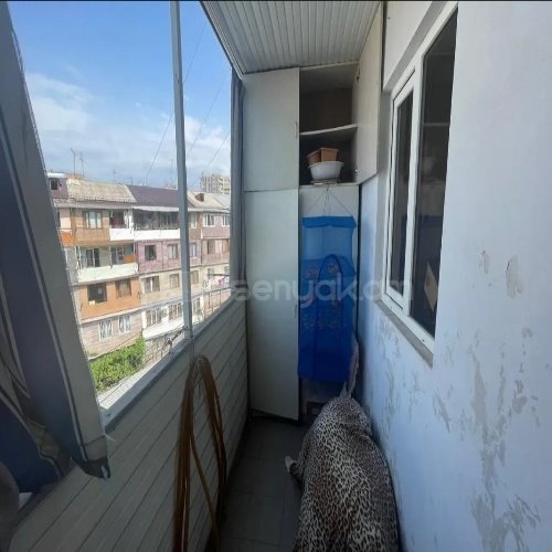 3 Սենյականոց Բնակարան Քարե Շենքում, 70քմ, 4/5 հարկ, Կոսմետիկ Վերանորոգված