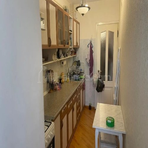 3 Սենյականոց Բնակարան Քարե Շենքում, 70քմ, 4/5 հարկ, Կոսմետիկ Վերանորոգված