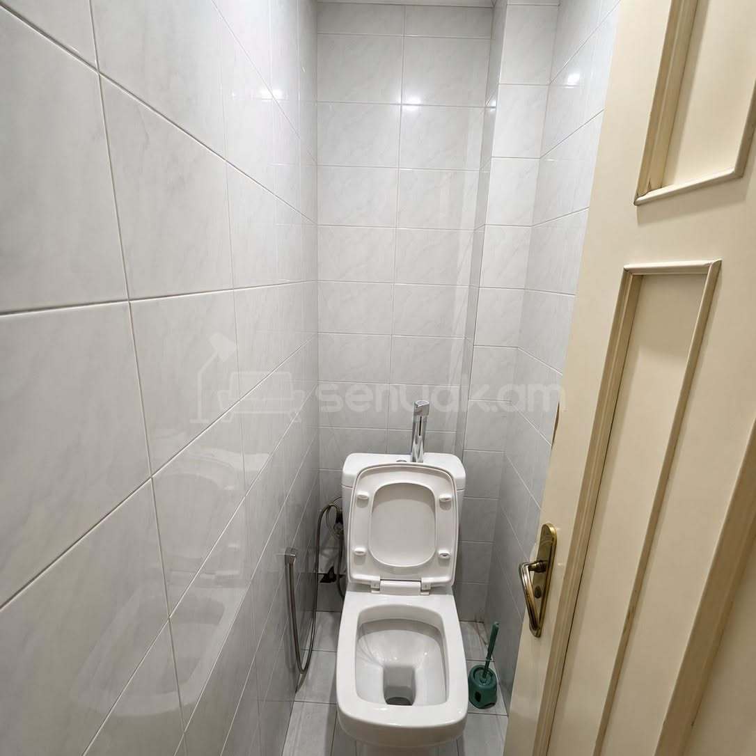 3 Սենյականոց Բնակարան Քարե Շենքում, 76քմ, 4/5 հարկ, Նորմալ Վիճակում