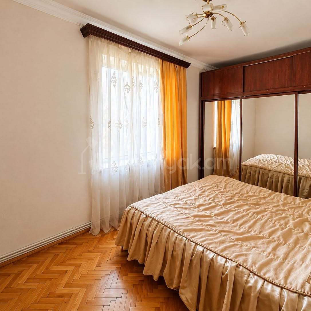 3 Սենյականոց Բնակարան Քարե Շենքում, 76քմ, 4/5 հարկ, Նորմալ Վիճակում