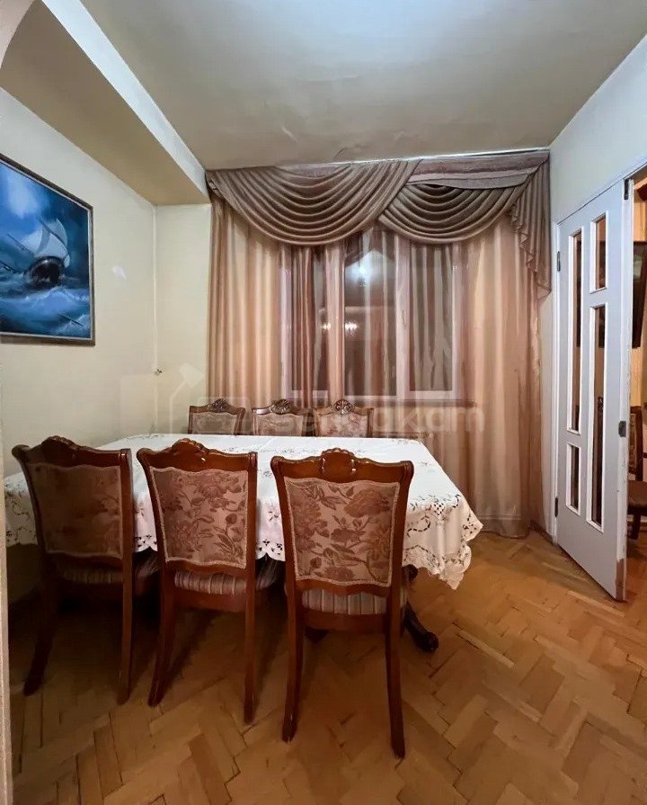 3 Սենյականոց Բնակարան Քարե Շենքում, 76քմ, 4/5 հարկ, Նորմալ Վիճակում