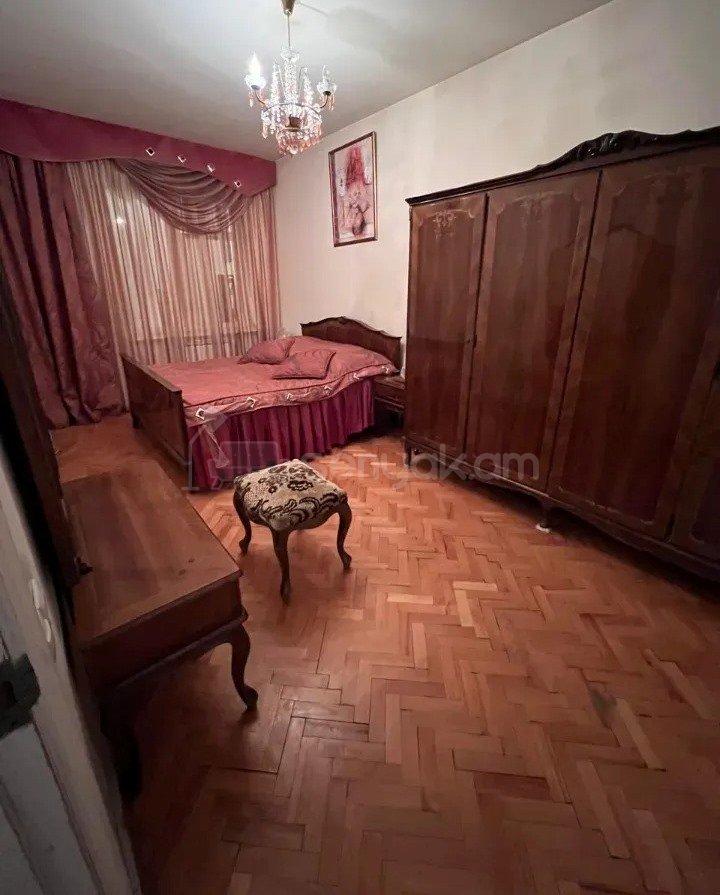 3 Սենյականոց Բնակարան Քարե Շենքում, 76քմ, 4/5 հարկ, Նորմալ Վիճակում