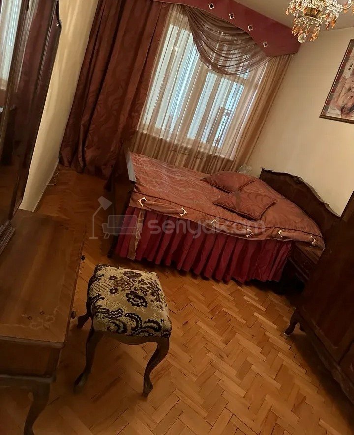 3 Սենյականոց Բնակարան Քարե Շենքում, 76քմ, 4/5 հարկ, Նորմալ Վիճակում