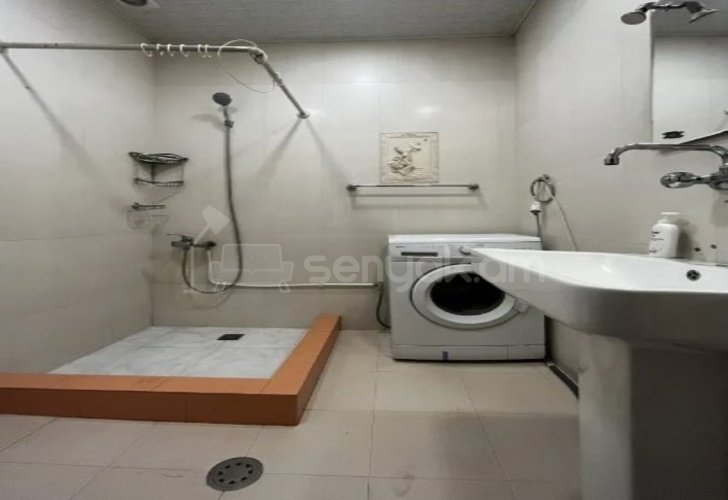 1 Սենյականոց Բնակարան Քարե Շենքում, 42քմ, 4/5 հարկ, Կապիտալ Վերանորոգված, Կահավորված, Արևկող