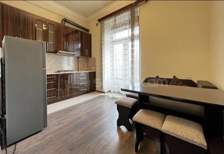 1 Սենյականոց Բնակարան Քարե Շենքում, 42քմ, 4/5 հարկ, Կապիտալ Վերանորոգված, Կահավորված, Արևկող