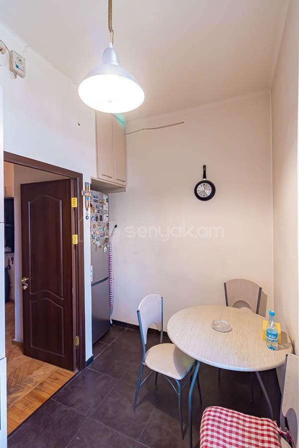 1 Սենյականոց Բնակարան Քարե Շենքում, 43քմ, 3/4 հարկ, Կապիտալ Վերանորոգված