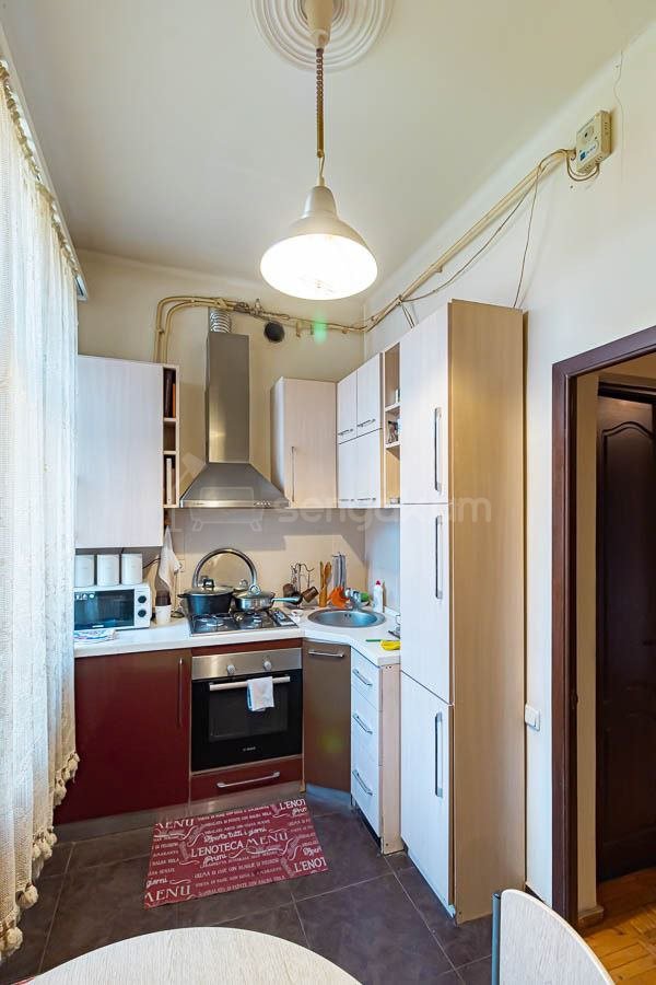 1 Սենյականոց Բնակարան Քարե Շենքում, 43քմ, 3/4 հարկ, Կապիտալ Վերանորոգված