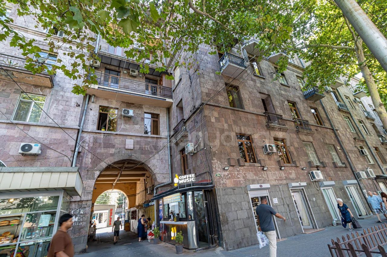 1 Սենյականոց Բնակարան Քարե Շենքում, 43քմ, 3/4 հարկ, Կապիտալ Վերանորոգված