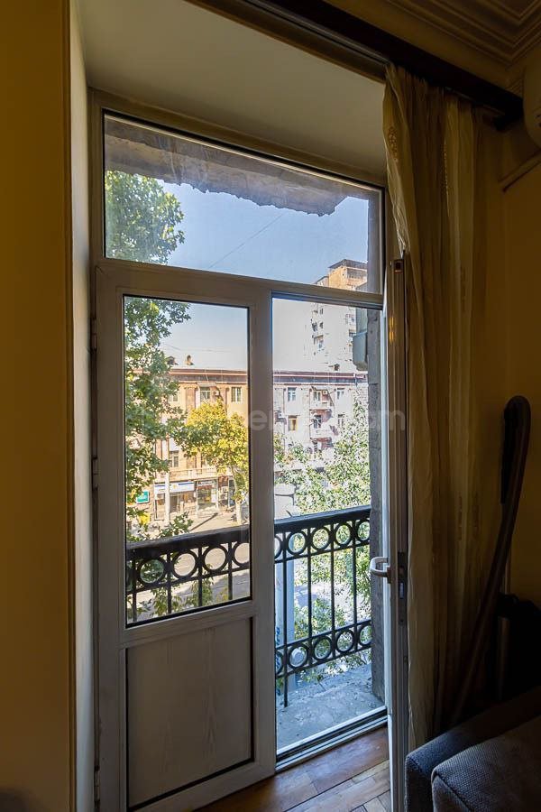 1 Սենյականոց Բնակարան Քարե Շենքում, 43քմ, 3/4 հարկ, Կապիտալ Վերանորոգված