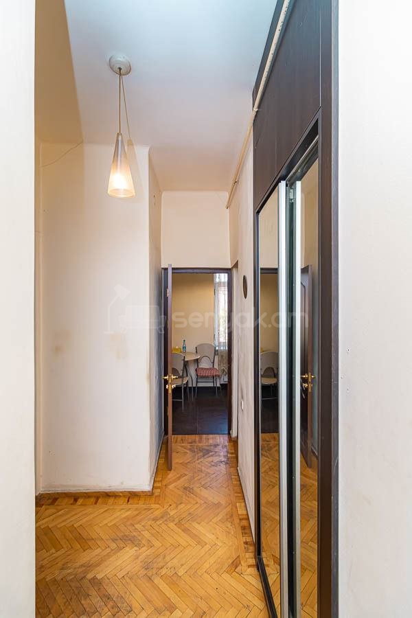 1 Սենյականոց Բնակարան Քարե Շենքում, 43քմ, 3/4 հարկ, Կապիտալ Վերանորոգված