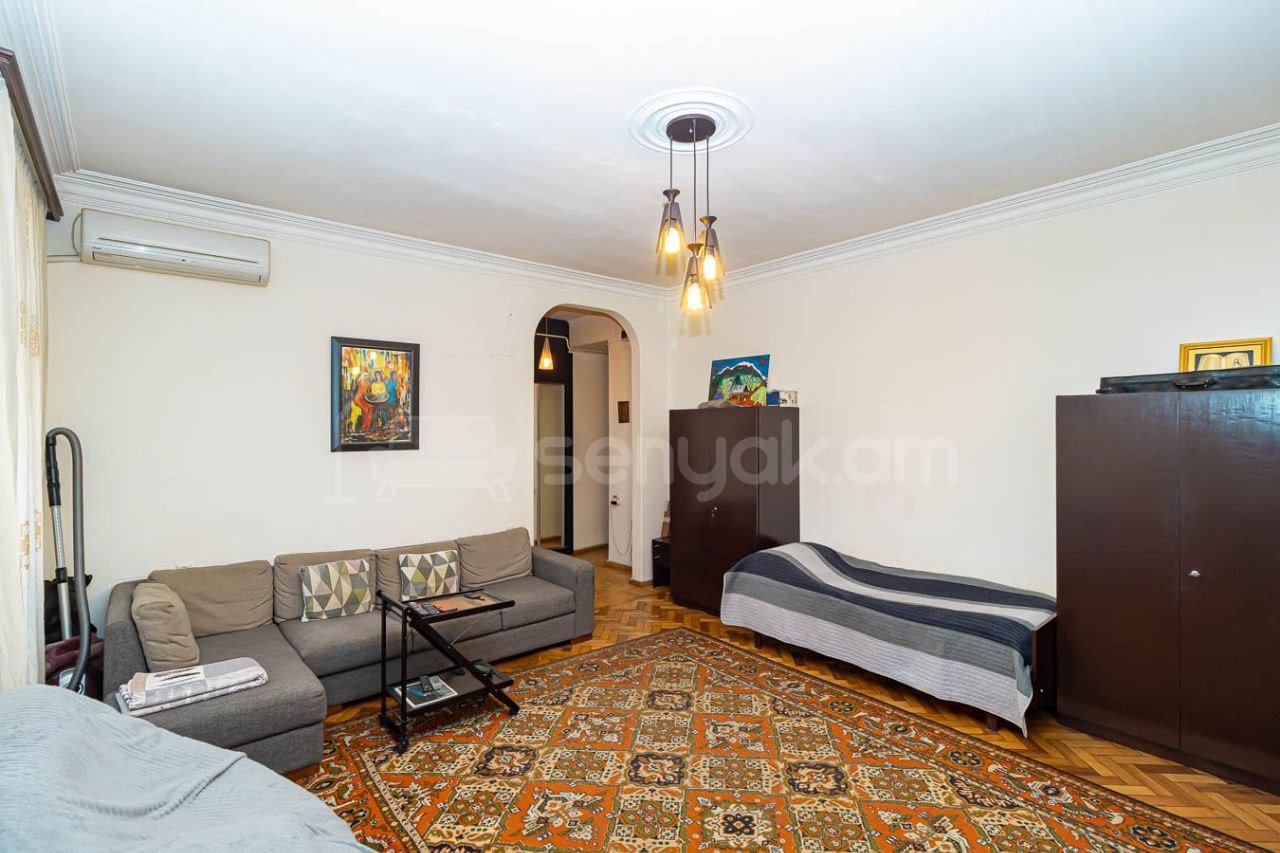 1 Սենյականոց Բնակարան Քարե Շենքում, 43քմ, 3/4 հարկ, Կապիտալ Վերանորոգված