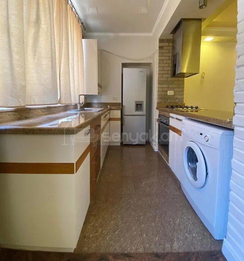 2 Սենյականոց Բնակարան Քարե Շենքում, 52քմ, 1/4 հարկ, Կապիտալ Վերանորոգված, Կահավորված, Արևկող