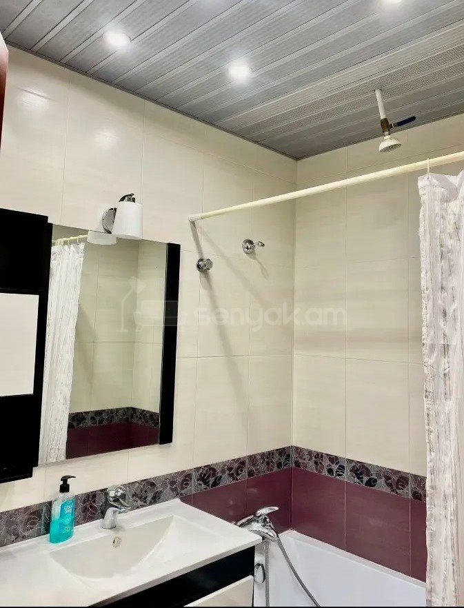 2 Սենյականոց Բնակարան Քարե Շենքում, 70քմ, 4/5 հարկ, Կապիտալ Վերանորոգված