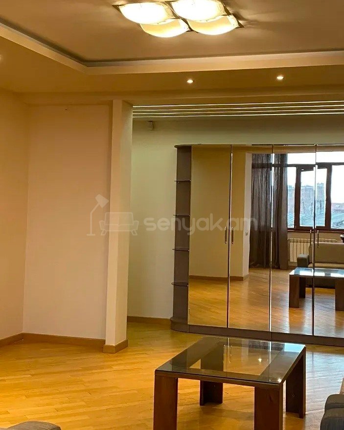 2 Սենյականոց Բնակարան Քարե Շենքում, 70քմ, 4/5 հարկ, Կապիտալ Վերանորոգված