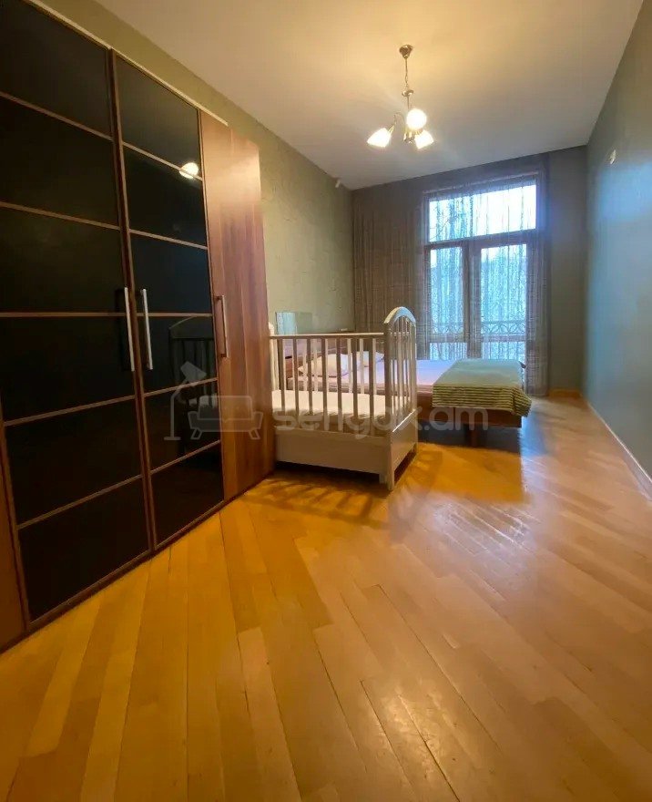 2 Սենյականոց Բնակարան Քարե Շենքում, 70քմ, 4/5 հարկ, Կապիտալ Վերանորոգված