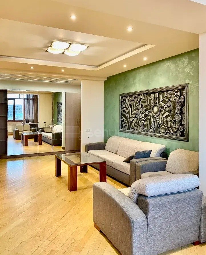 2 Սենյականոց Բնակարան Քարե Շենքում, 70քմ, 4/5 հարկ, Կապիտալ Վերանորոգված