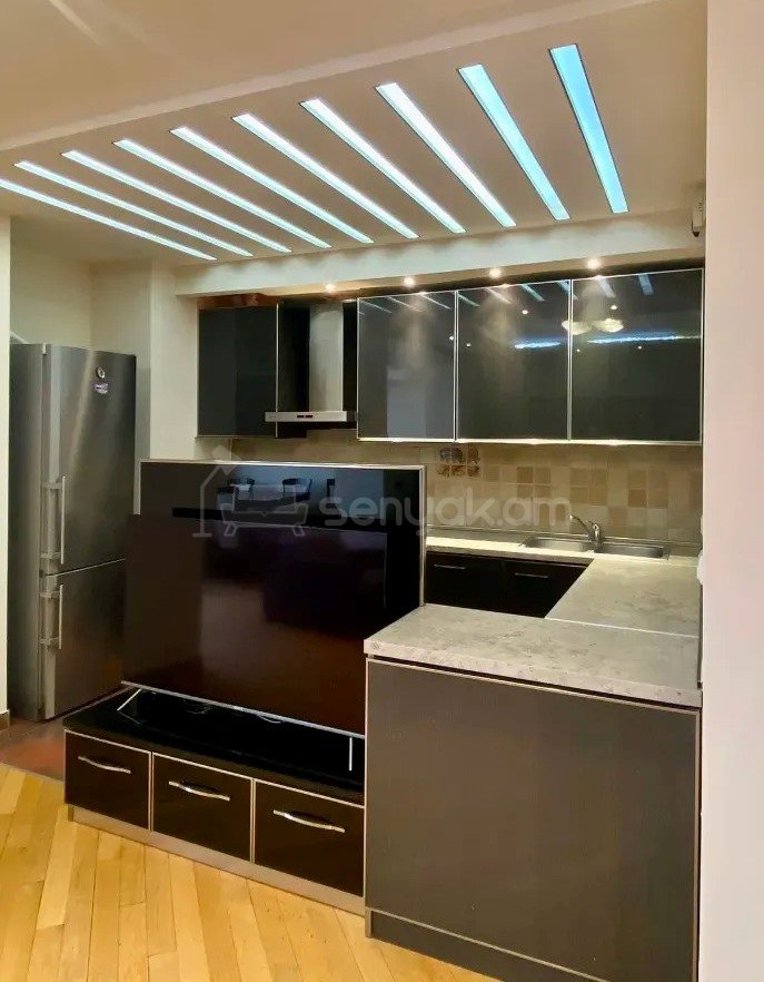 2 Սենյականոց Բնակարան Քարե Շենքում, 70քմ, 4/5 հարկ, Կապիտալ Վերանորոգված