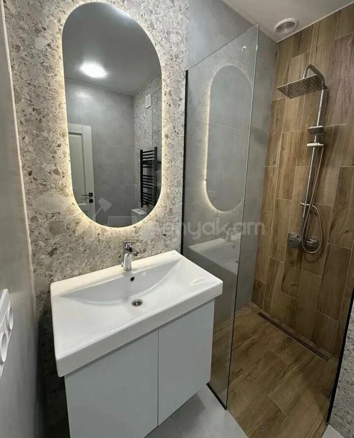 3 Սենյականոց Բնակարան Քարե Շենքում, 85քմ, 5/5 հարկ, Դիզայներական Վերանորոգված, Կահավորված, Արևկող