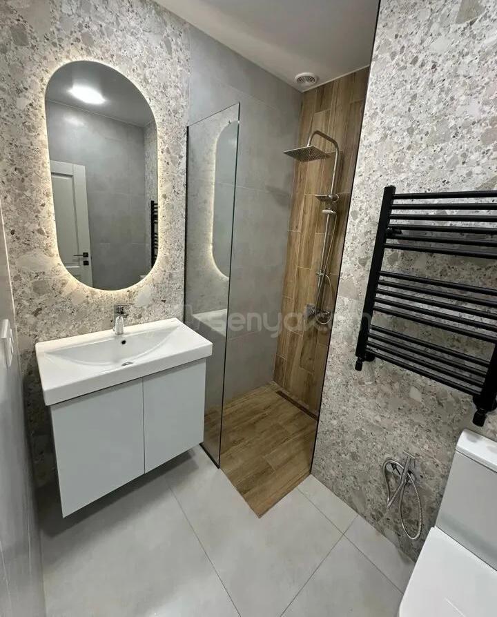 3 Սենյականոց Բնակարան Քարե Շենքում, 85քմ, 5/5 հարկ, Դիզայներական Վերանորոգված, Կահավորված, Արևկող