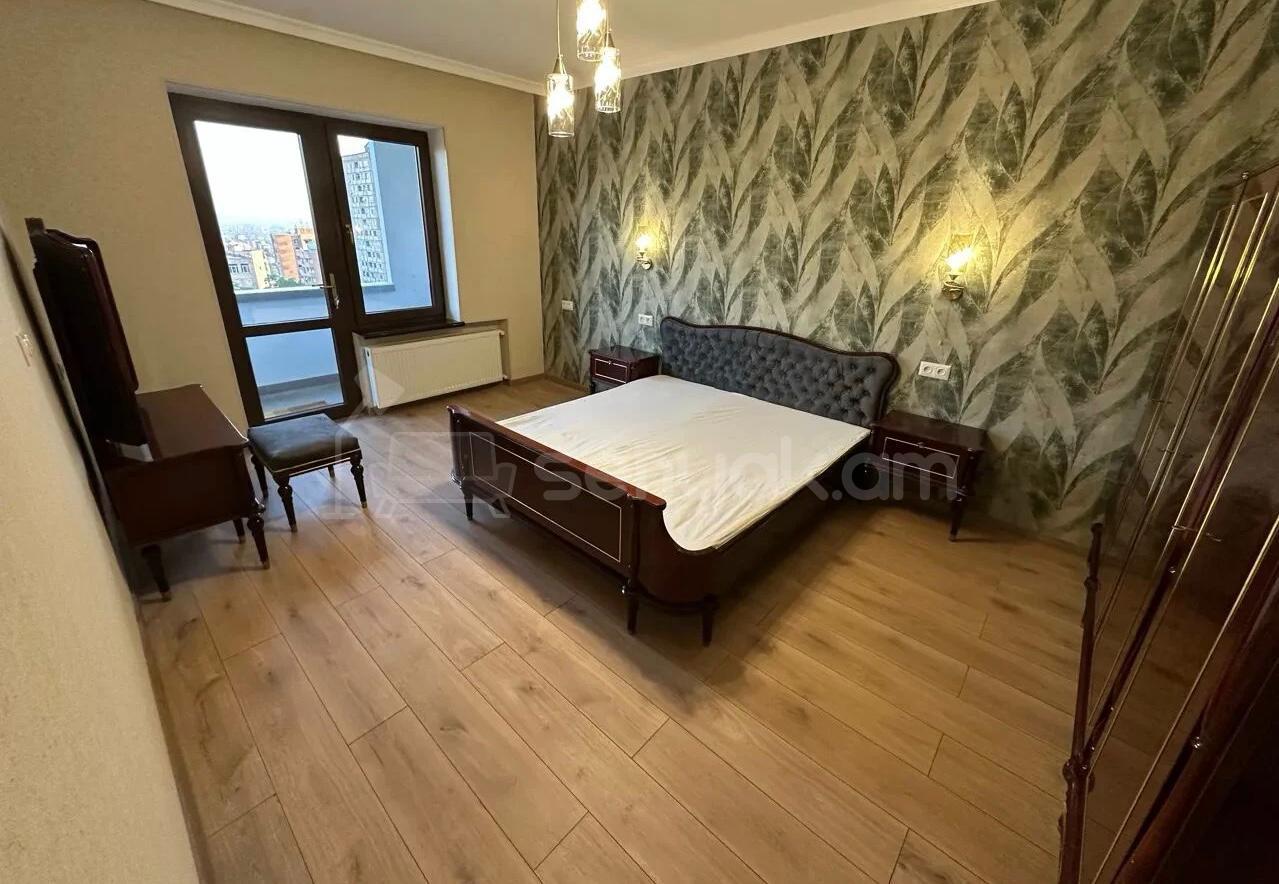 3 Սենյականոց Բնակարան Քարե Շենքում, 85քմ, 5/5 հարկ, Դիզայներական Վերանորոգված, Կահավորված, Արևկող