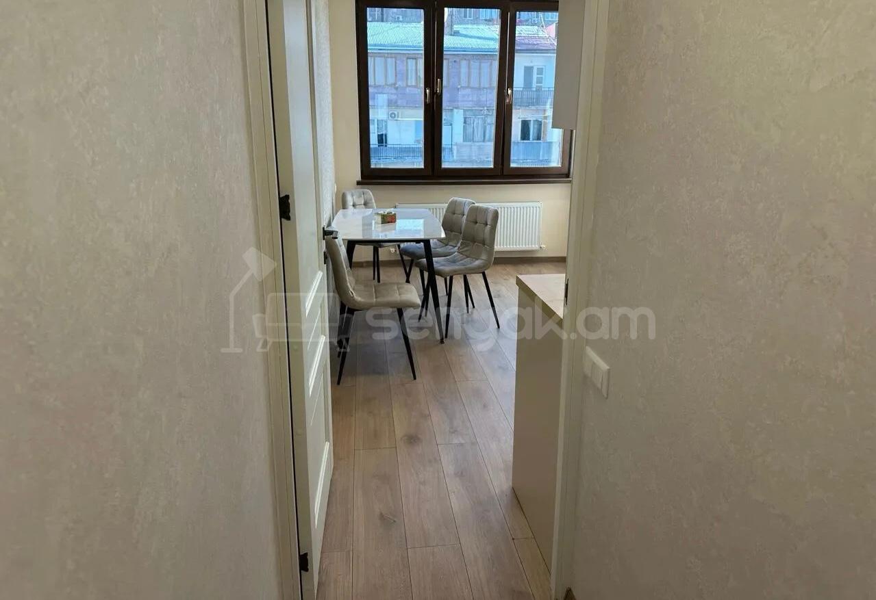 3 Սենյականոց Բնակարան Քարե Շենքում, 85քմ, 5/5 հարկ, Դիզայներական Վերանորոգված, Կահավորված, Արևկող