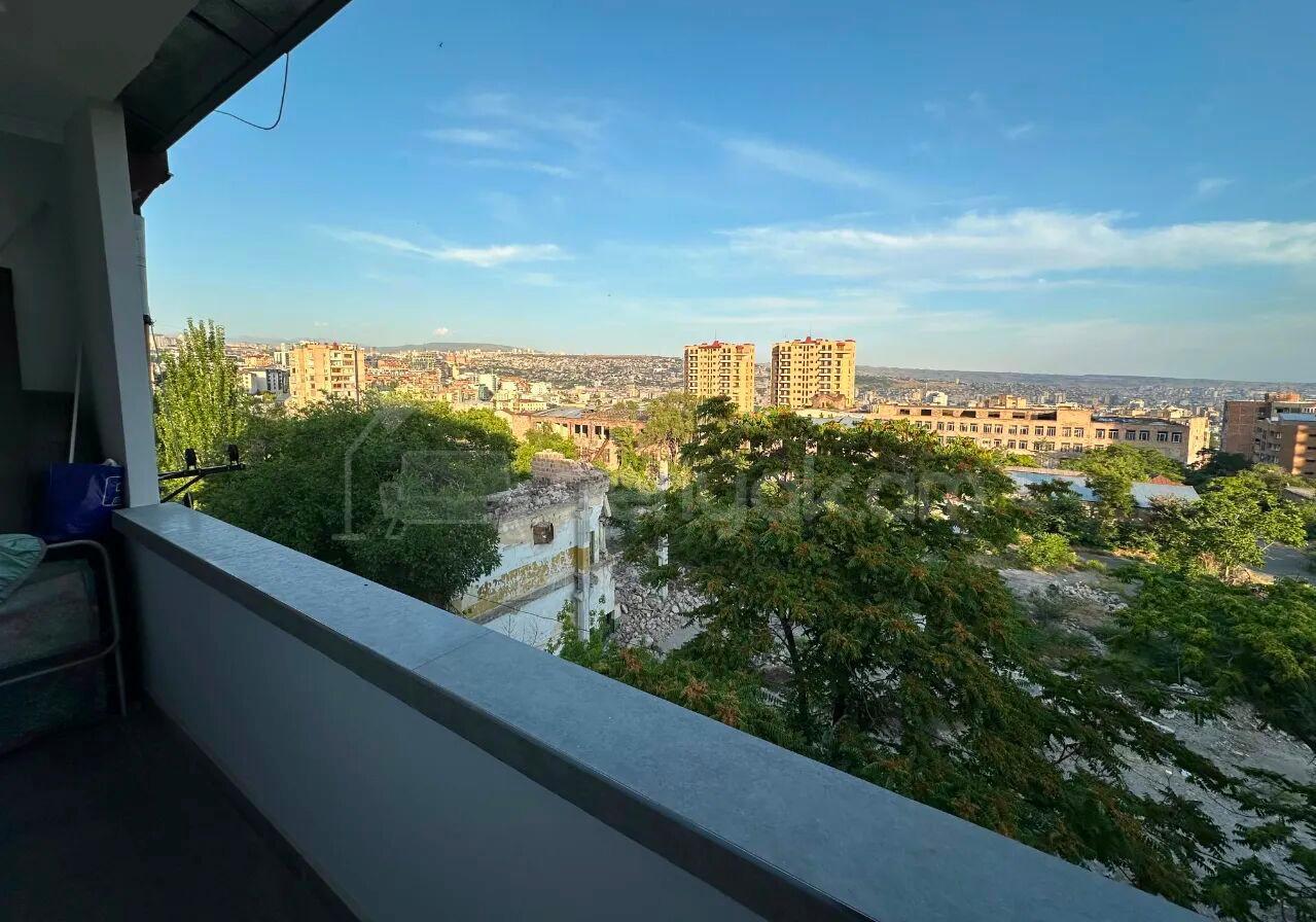 3 Սենյականոց Բնակարան Քարե Շենքում, 85քմ, 5/5 հարկ, Դիզայներական Վերանորոգված, Կահավորված, Արևկող