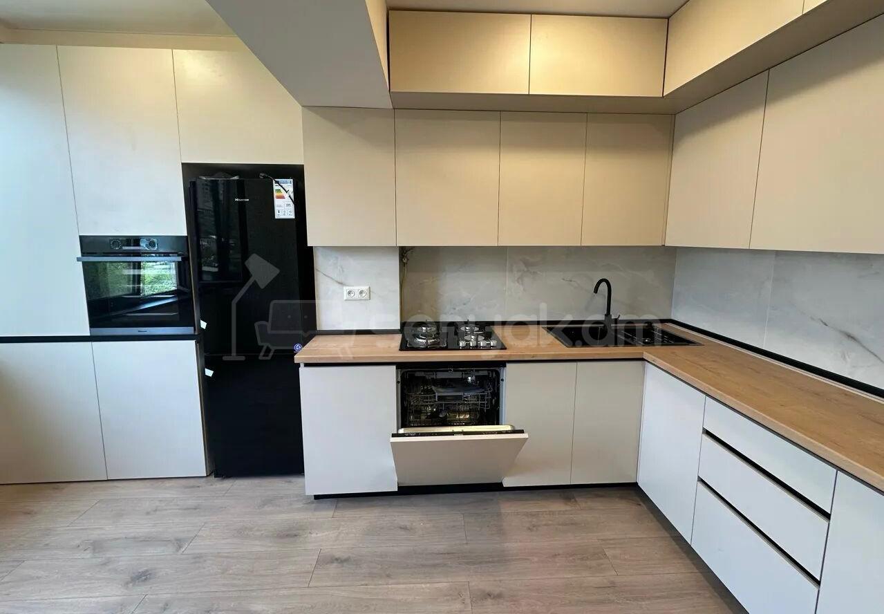 3 Սենյականոց Բնակարան Քարե Շենքում, 85քմ, 5/5 հարկ, Դիզայներական Վերանորոգված, Կահավորված, Արևկող