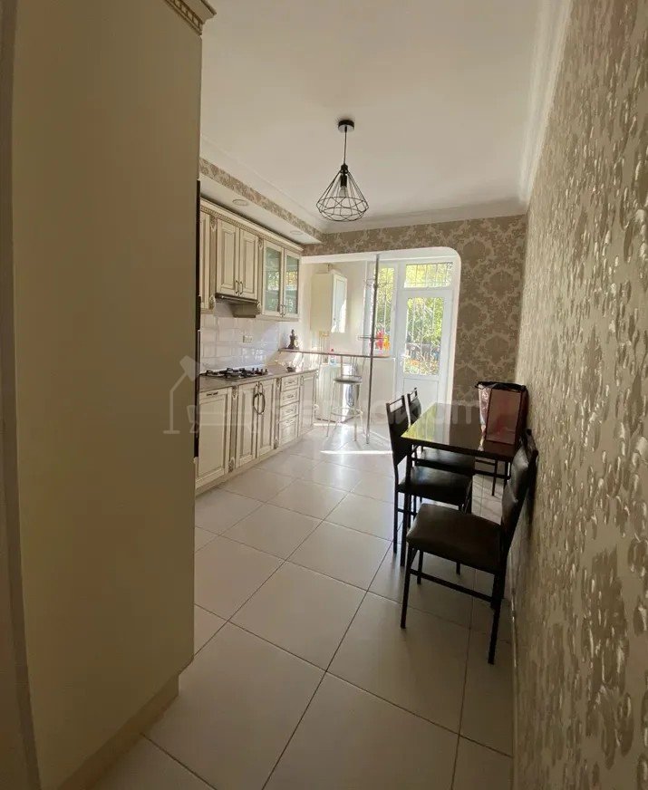 3 Սենյականոց Բնակարան Քարե Շենքում, 108քմ, 1/5 հարկ, Կապիտալ Վերանորոգված, Կահավորված, Արևկող