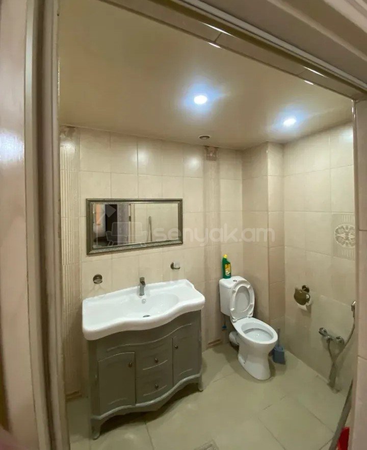 3 Սենյականոց Բնակարան Քարե Շենքում, 108քմ, 1/5 հարկ, Կապիտալ Վերանորոգված, Կահավորված, Արևկող