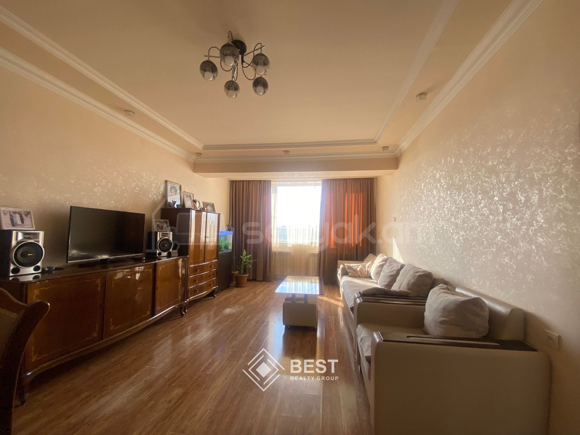 3 Սենյականոց Բնակարան Քարե Շենքում, 79քմ, 5/5 հարկ, Կապիտալ Վերանորոգված