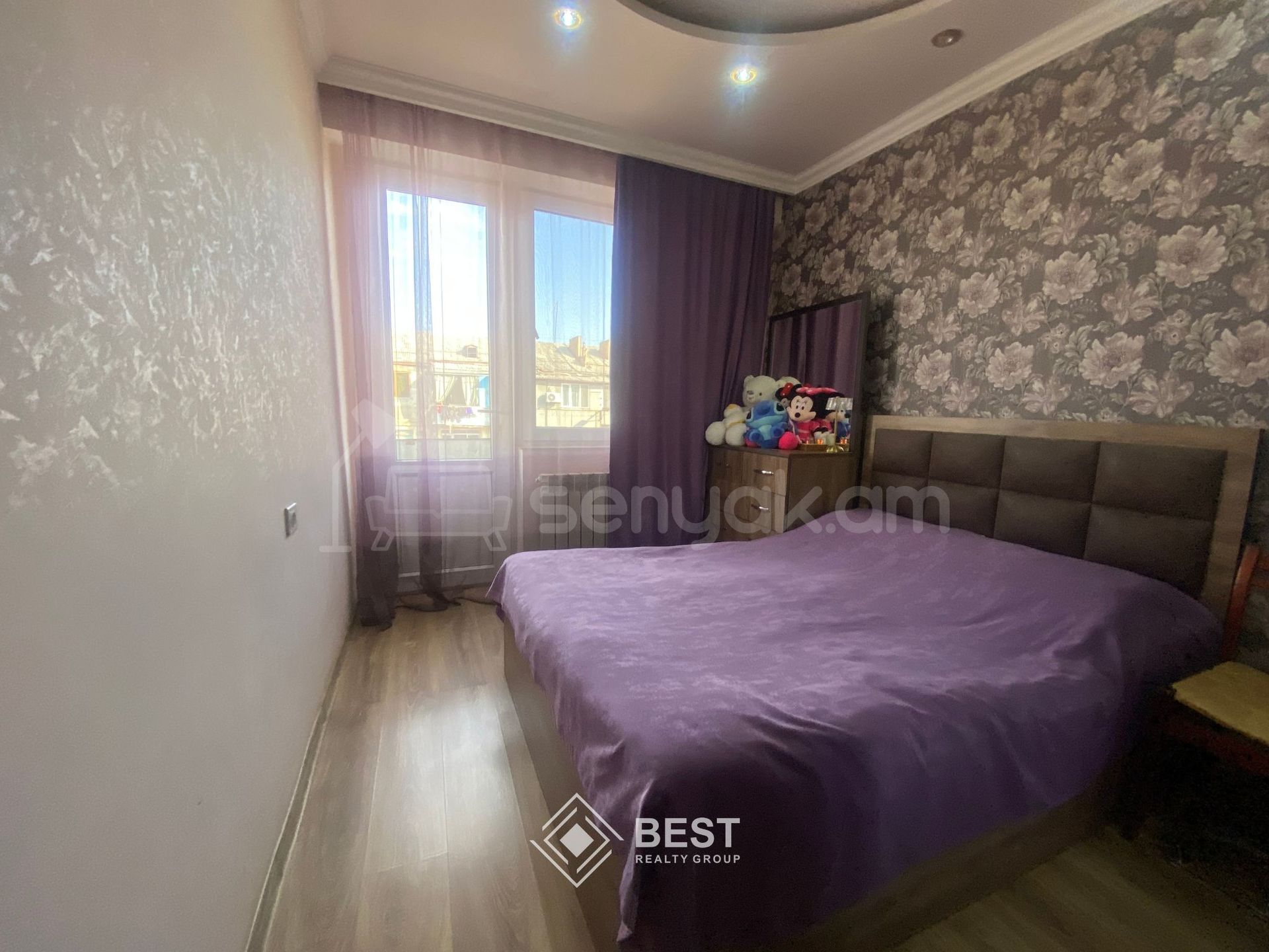 3 Սենյականոց Բնակարան Քարե Շենքում, 79քմ, 5/5 հարկ, Կապիտալ Վերանորոգված