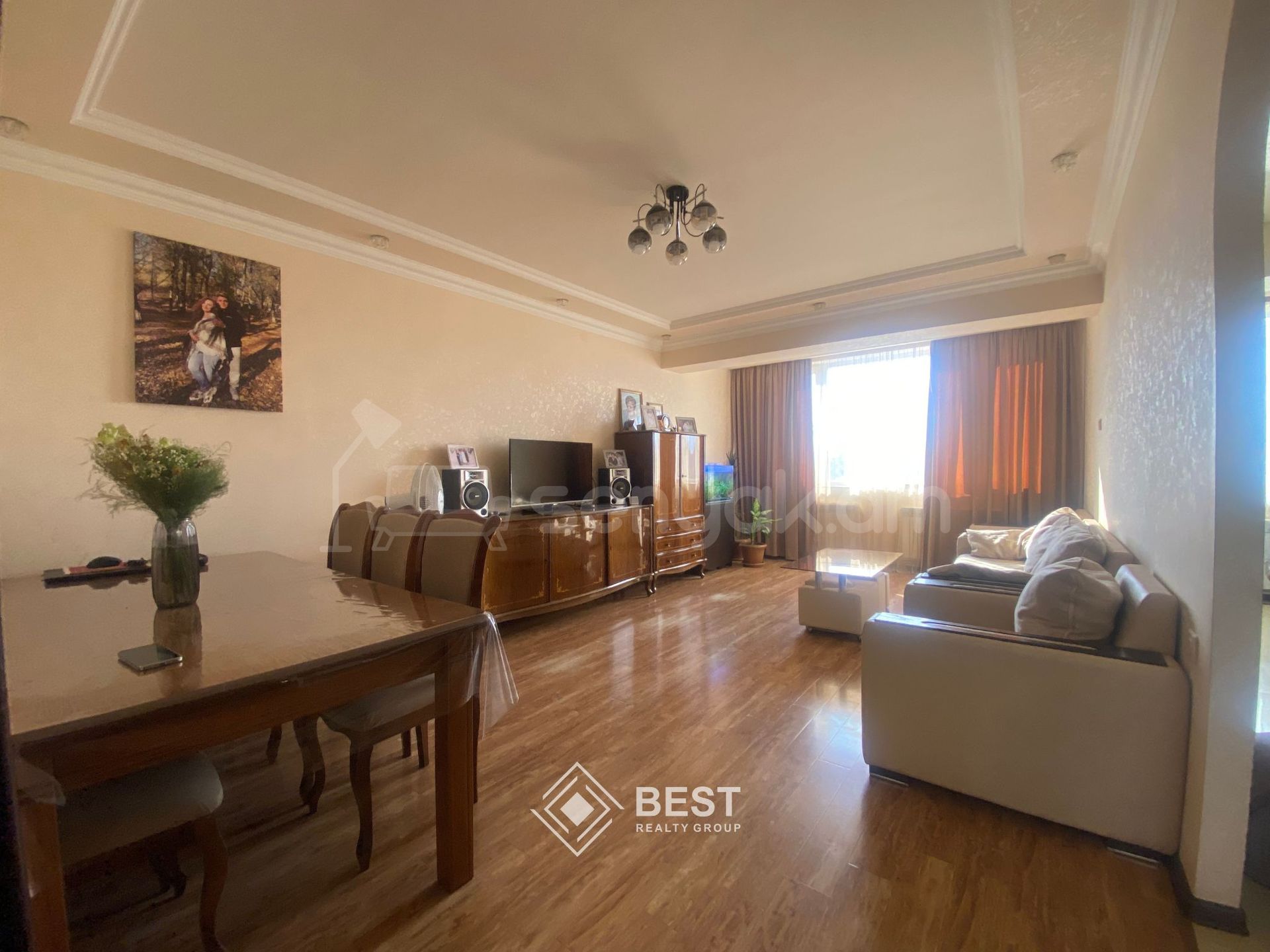 3 Սենյականոց Բնակարան Քարե Շենքում, 79քմ, 5/5 հարկ, Կապիտալ Վերանորոգված