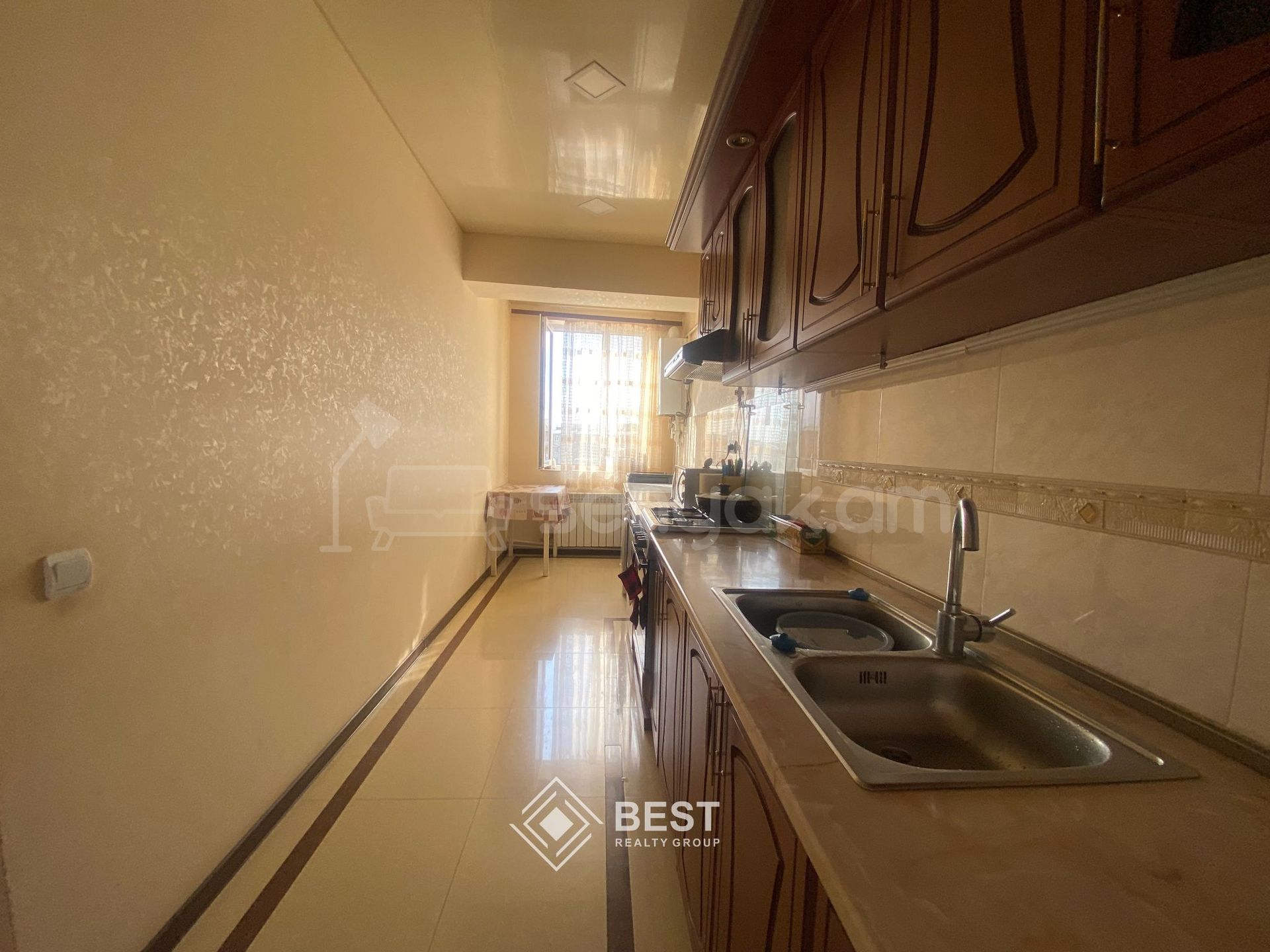 3 Սենյականոց Բնակարան Քարե Շենքում, 79քմ, 5/5 հարկ, Կապիտալ Վերանորոգված