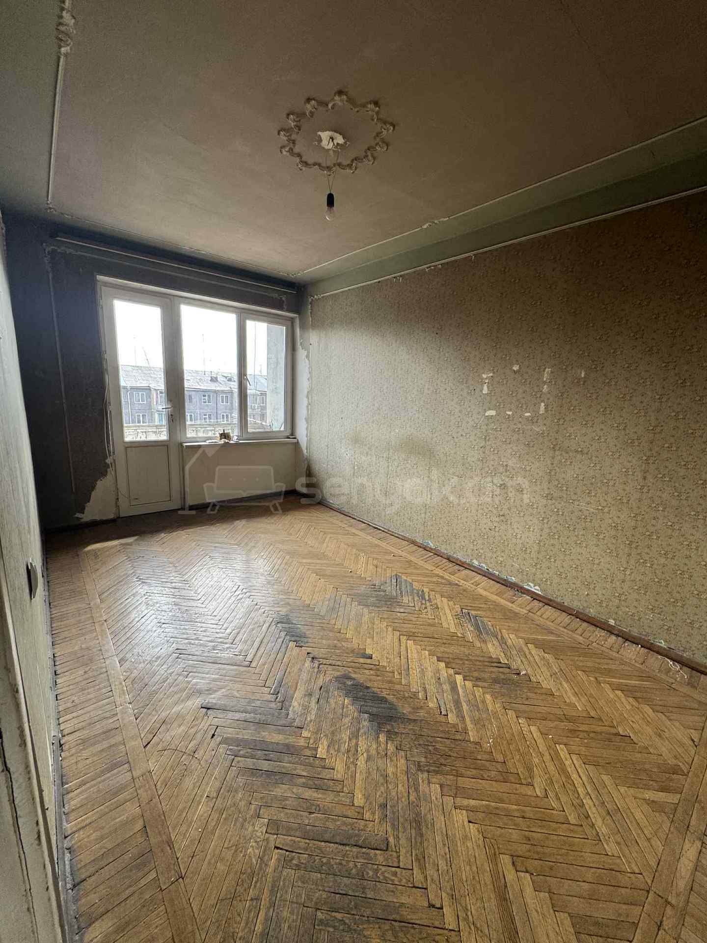 3 Սենյականոց Բնակարան Քարե Շենքում, 78քմ, 3/5 հարկ, Պետական Վիճակում