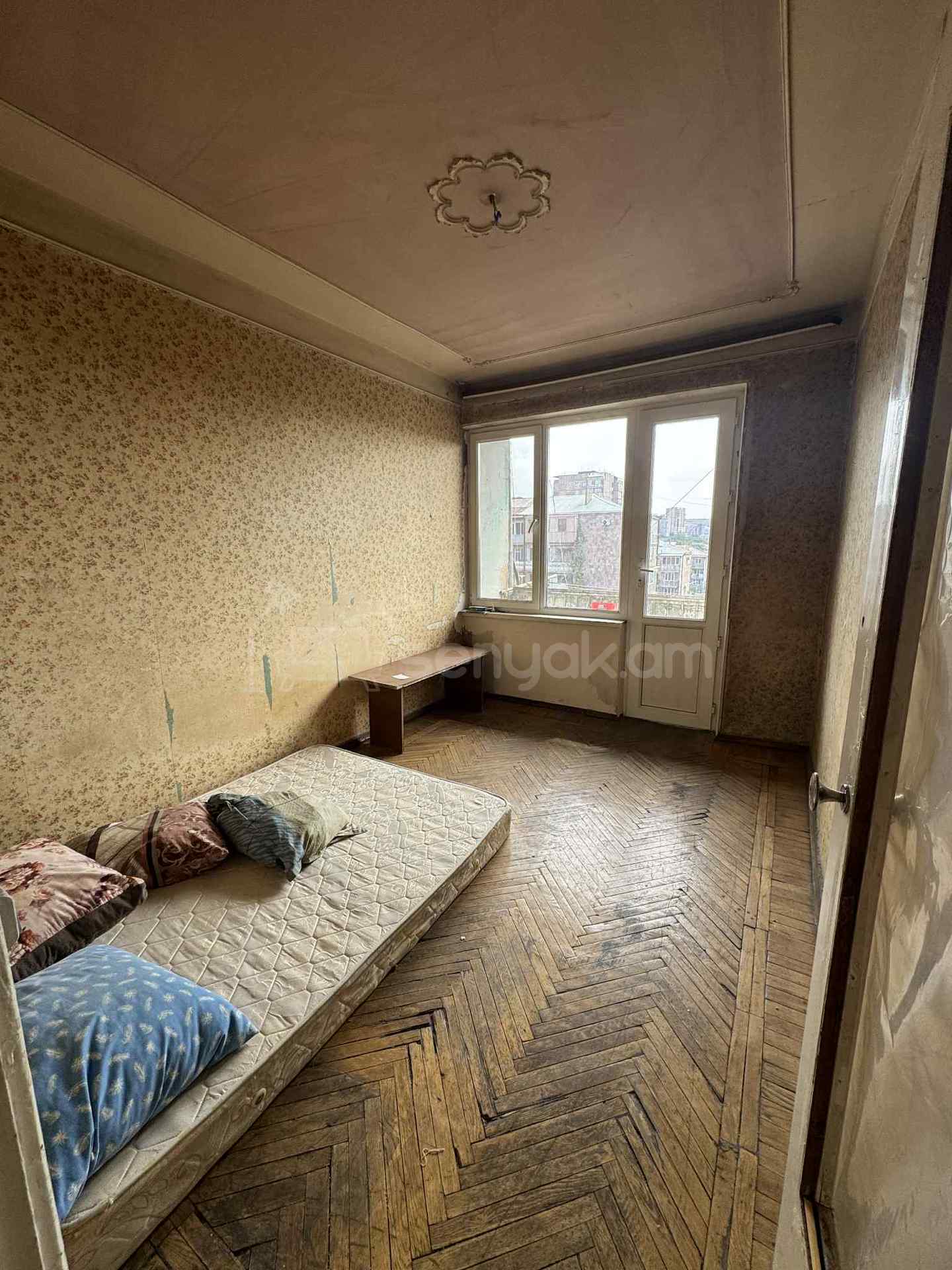 3 Սենյականոց Բնակարան Քարե Շենքում, 78քմ, 3/5 հարկ, Պետական Վիճակում