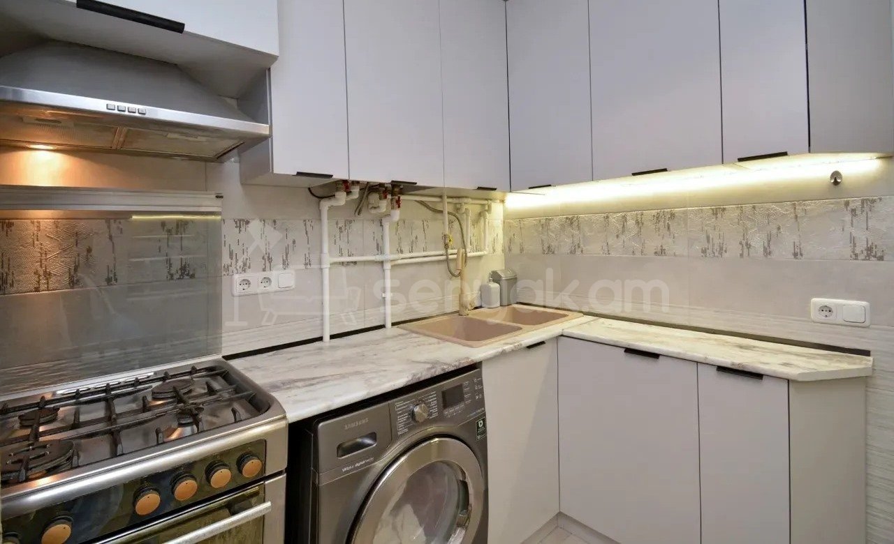 2 Սենյականոց Բնակարան Քարե Շենքում, 52քմ, 2/4 հարկ, Կապիտալ Վերանորոգված