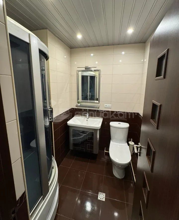 4 Սենյականոց Բնակարան Քարե Շենքում, 95քմ, 4/5 հարկ, Դիզայներական Վերանորոգված, Կահավորված, Արևկող