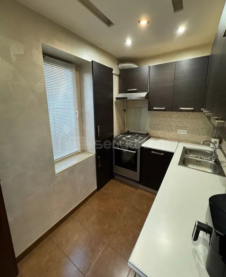 4 Սենյականոց Բնակարան Քարե Շենքում, 95քմ, 4/5 հարկ, Դիզայներական Վերանորոգված, Կահավորված, Արևկող