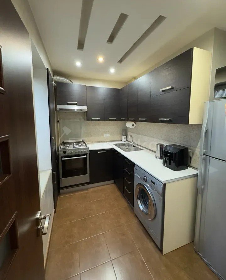 4 Սենյականոց Բնակարան Քարե Շենքում, 95քմ, 4/5 հարկ, Դիզայներական Վերանորոգված, Կահավորված, Արևկող