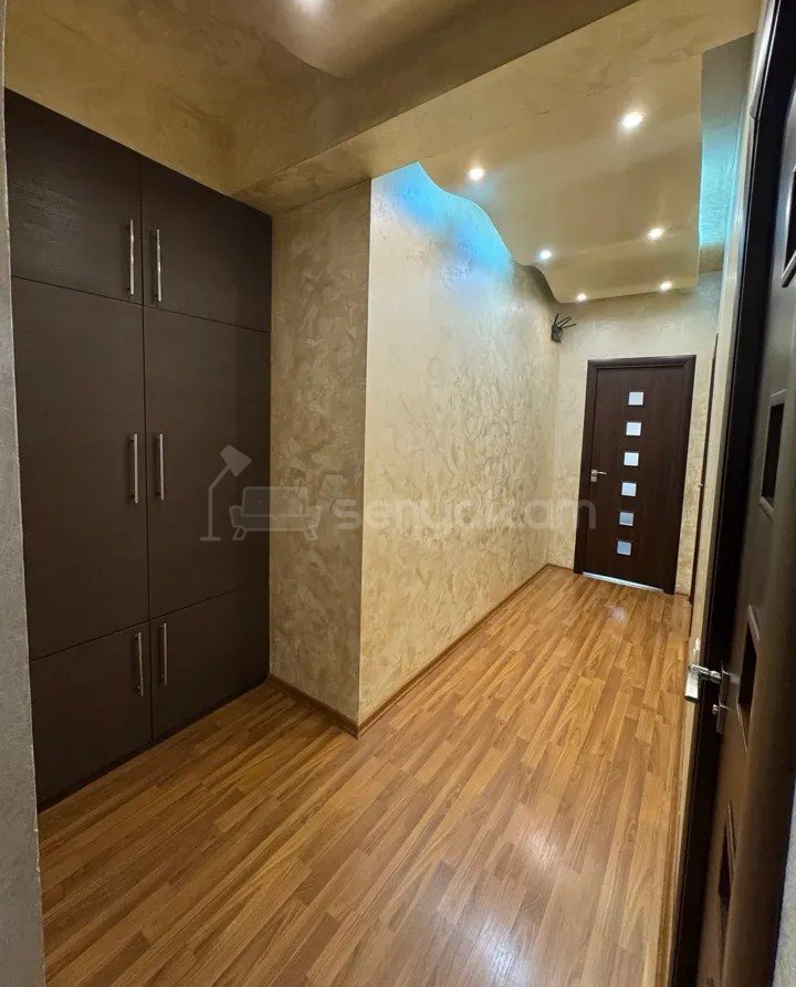 4 Սենյականոց Բնակարան Քարե Շենքում, 95քմ, 4/5 հարկ, Դիզայներական Վերանորոգված, Կահավորված, Արևկող