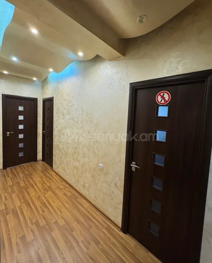 4 Սենյականոց Բնակարան Քարե Շենքում, 95քմ, 4/5 հարկ, Դիզայներական Վերանորոգված, Կահավորված, Արևկող