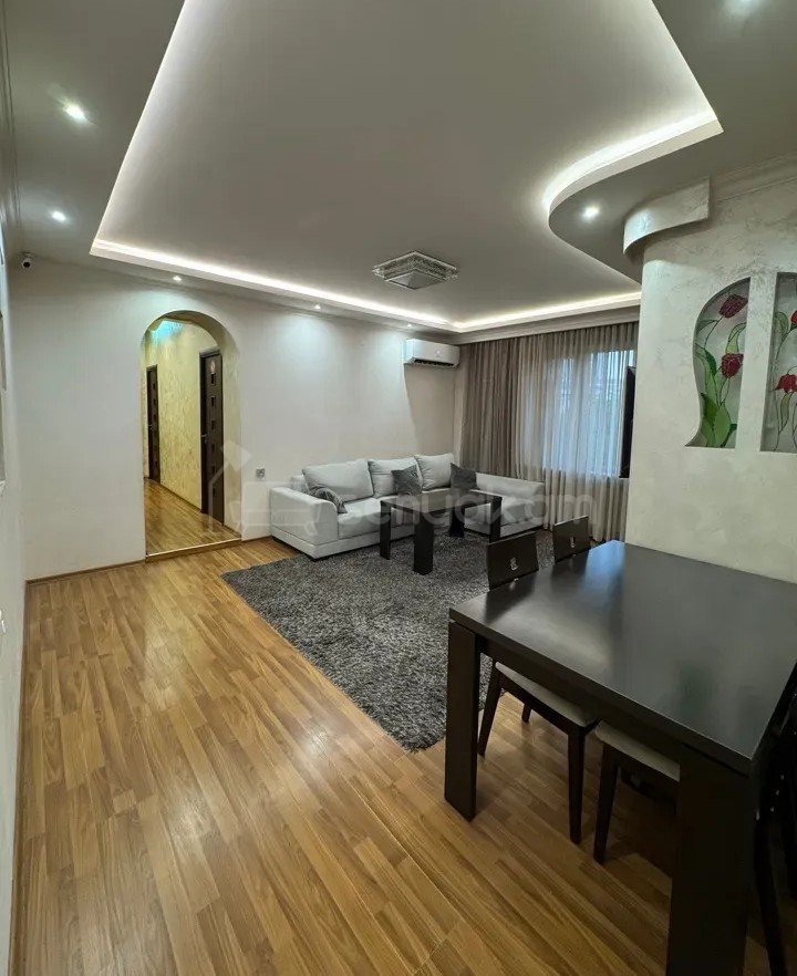 4 Սենյականոց Բնակարան Քարե Շենքում, 95քմ, 4/5 հարկ, Դիզայներական Վերանորոգված, Կահավորված, Արևկող