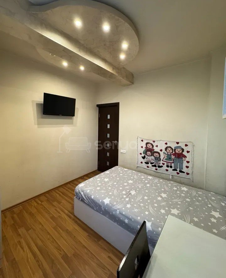 4 Սենյականոց Բնակարան Քարե Շենքում, 95քմ, 4/5 հարկ, Դիզայներական Վերանորոգված, Կահավորված, Արևկող