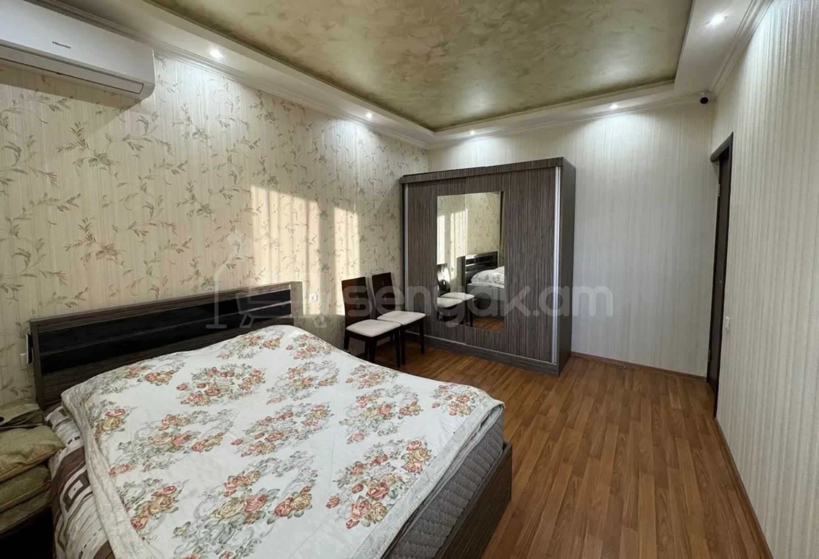 4 Սենյականոց Բնակարան Քարե Շենքում, 95քմ, 4/5 հարկ, Դիզայներական Վերանորոգված, Կահավորված, Արևկող