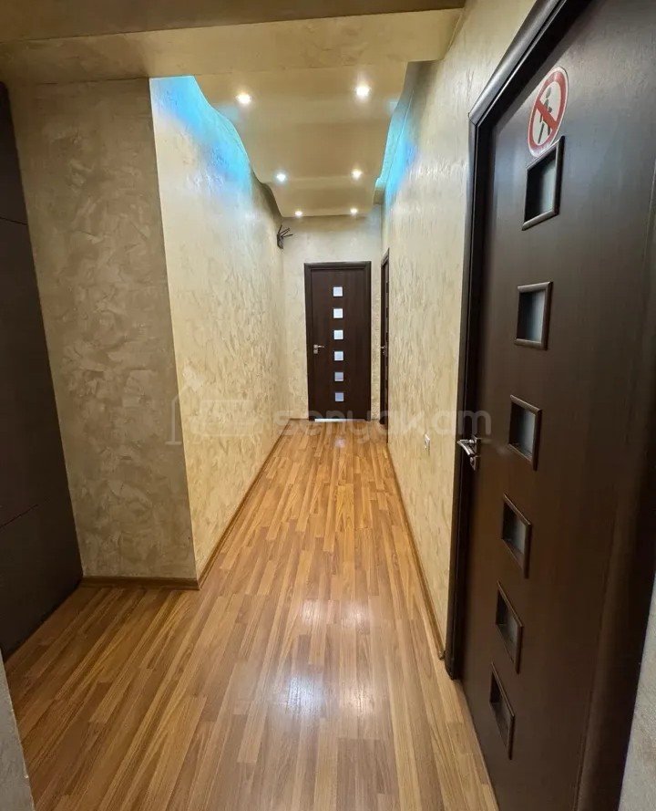 4 Սենյականոց Բնակարան Քարե Շենքում, 95քմ, 4/5 հարկ, Դիզայներական Վերանորոգված, Կահավորված, Արևկող